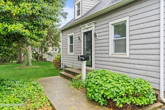 17 Locust Ave, West Long Branch, NJ 07764