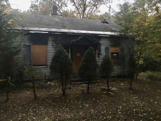 31 Glen St, Douglas, MA 01516