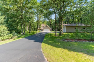 16068 Wooddale Dr, Little Falls, MN 56345