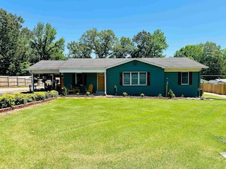 159 Hillhurst Dr, Selmer, TN 38375