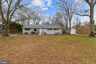 8805 Mcnair Dr, Alexandria, VA 22309