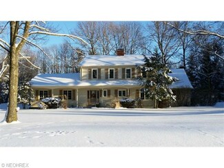 270 Meadowhill Ln, Chagrin Falls, OH 44022