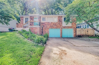 808 NW Oxford Dr, Blue Springs, MO 64015