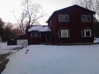 3205 Park Dr, Island Lake, IL 60042