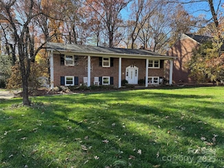 1220 18th Ave NE, Hickory, NC 28601