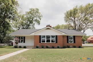 801 E Morgan Ave, Cuero, TX 77954