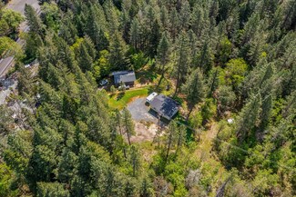 3850 Azalea Dr, Grants Pass, OR 97526