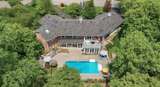 6413 Mendelssohn Ln, Hopkins, MN 55343