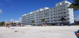 8470 W Gulf Blvd Unit 304, Treasure Island, FL 33706