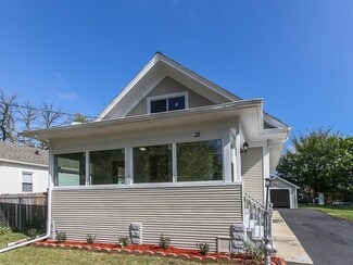 31 N Loucks St, Aurora, IL 60505