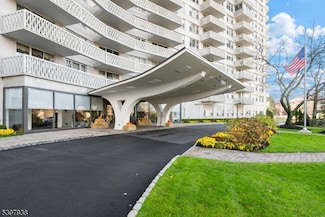 2000 Linwood Ave Unit 9W, Fort Lee, NJ 07024