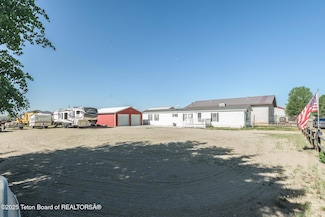 942 Bonneville St, Pinedale, WY 82941