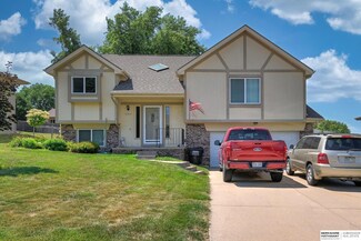 2304 Corn Dr, Papillion, NE 68046