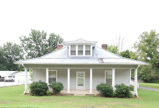 8 Brush Creek Rd, Brush Creek, TN 38547