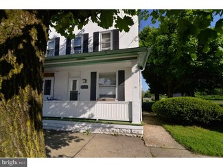 14 W Carroll St, Saint Clair, PA 17970