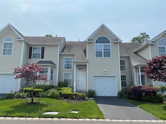 159 Kettles Ln, Medford, NY 11763