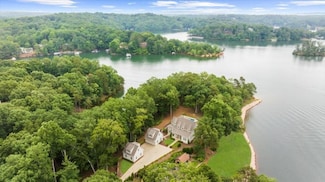 218 Lake Pointe Dr, Gainesville, GA 30506