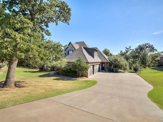 8900 Belcaro Dr, Edmond, OK 73034