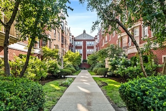 212 N Oak Park Ave Unit 2EE, Oak Park, IL 60302