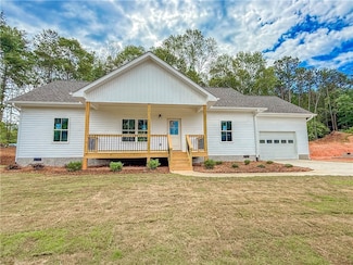 222 Simpson St, Westminster, SC 29693