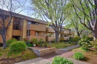 2460 W Bayshore Rd Unit 4, Palo Alto, CA 94303