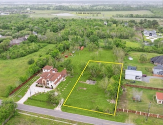 8909 Hawk Rd, Pearland, TX 77584