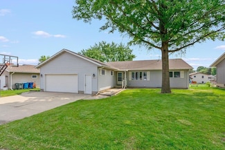 5829 Blue Sage Rd, Waterloo, IA 50701