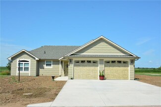 200 Pioneer St, Garden City, MO 64747
