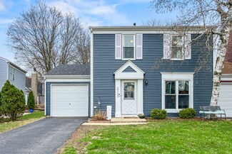 29W463 Hawthorne Ln, Warrenville, IL 60555