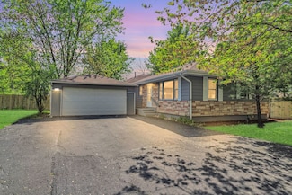117 Arthur Ave, South Elgin, IL 60177