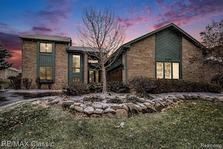 8789 El Dorado Dr, White Lake, MI 48386