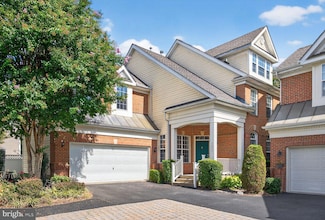 7011 Lawnwood Ct, Fort Belvoir, VA 22060