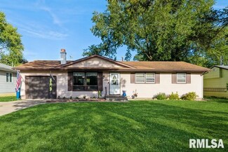 1405 10th St, Silvis, IL 61282