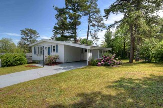 27 Chartrand St, Manchester, NH 03103