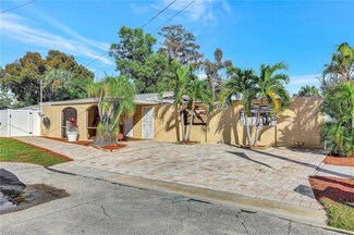 1671 Newport Ct, Fort Myers, FL 33907