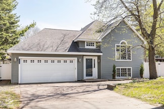 8876 Knollwood Dr, Eden Prairie, MN 55347