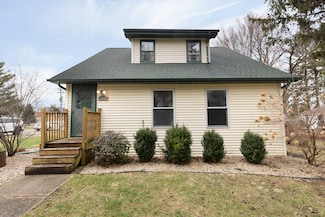 109 S Seward St, Winnebago, IL 61088