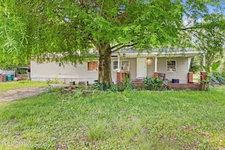 18295 Robin Oaks Dr, Gulfport, MS 39503