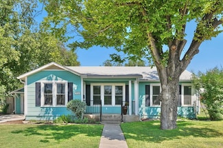 924 Barnett St, Kerrville, TX 78028