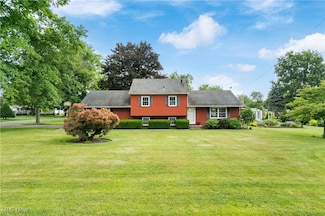 8471 Henry St SW, Navarre, OH 44662