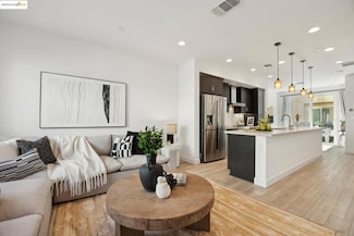 172 Uptown Cir, Oakland, CA 94607