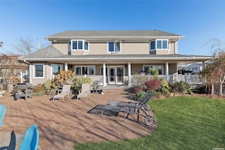 4 Quebec Rd, Island Park, NY 11558