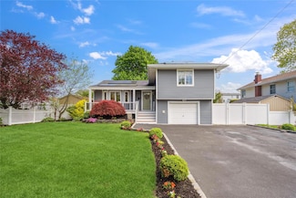 152 Berkeley Place, Massapequa, NY 11758