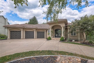 416 NE Bitter Creek Rd, Lees Summit, MO 64086