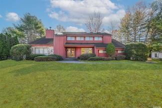 8 Mondavi Ln, East Setauket, NY 11733