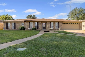624 Green Oak Dr, Longview, TX 75604