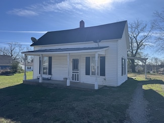 805 W 2nd St, Dickson, TN 37055