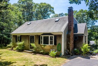 35 Lakewood Dr, Harwich, MA 02645