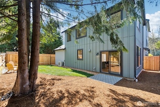 9810 8th Ave NE, Seattle, WA 98115