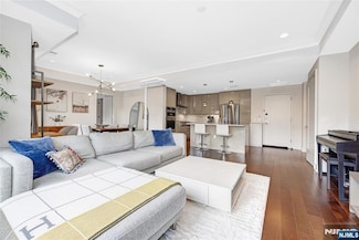 150 Henley Place Unit 202, Weehawken, NJ 07086